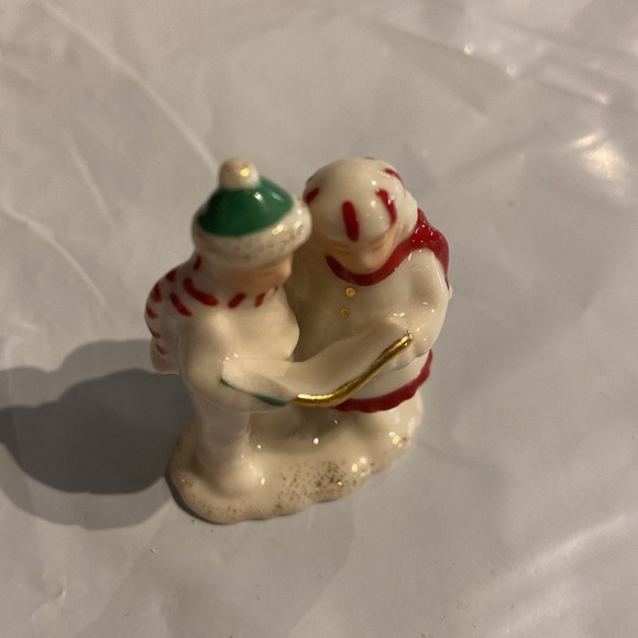 Lenox Mistletoe Park Carolers and Town Sign - Picture 2 of 3